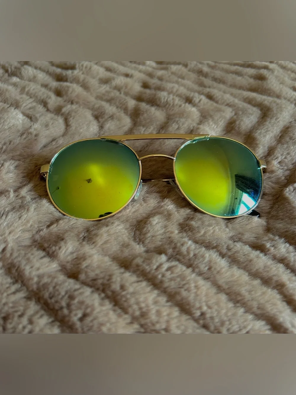 Women’s Gold Frame Sunglasses w/ Mirrored Lenses